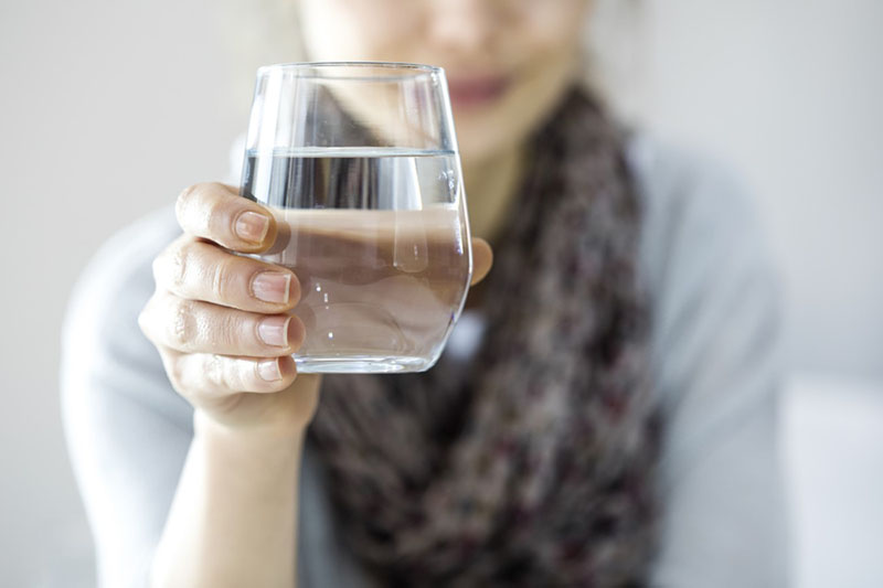 2 л чистой воды – обязательный минимум для здоровья суставов