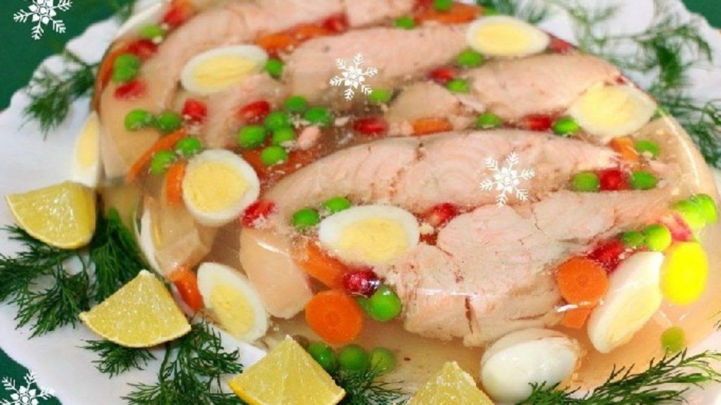 Домашнее заливное с рыбой или курицей – хорошее подспорье для суставов